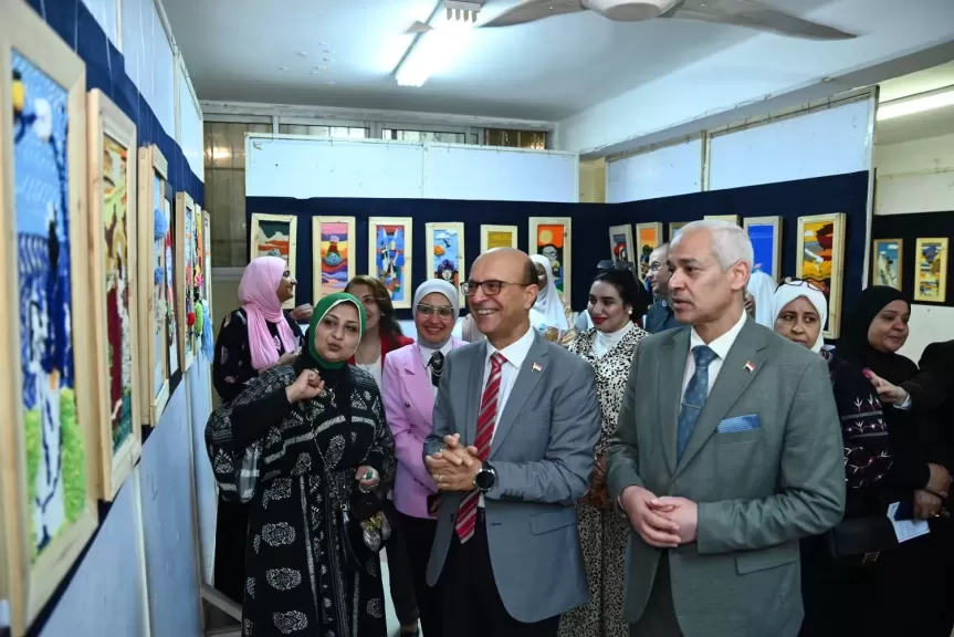 لمسات منسوجة وخيوط حضارية تزين جامعة أسيوط بإبداع طلاب التربية النوعية