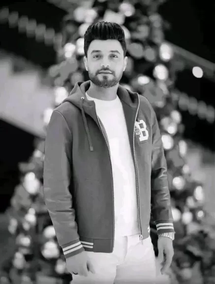 بعد الكشف عليه داخل المسجد.. تشييع جثمان المطرب أحمد عامر بسمنود بعد تأكيد عدم وجود شبهة جنائية وتصريح بالدفن