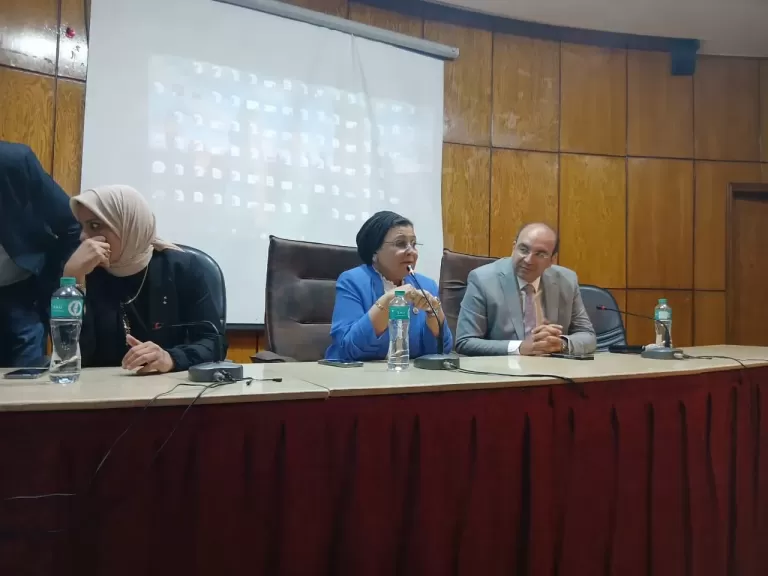 نائب وزير الصحة  تُشيد بأداء المنشآت الصحية بالدقهلية