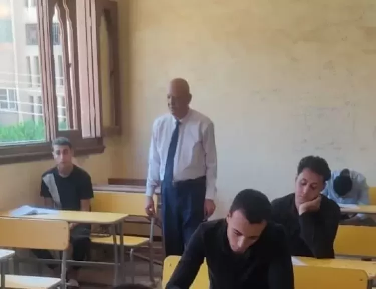 هدوء والتزام في امتحان الأدب والنصوص لطلاب الأدبي بالأزهر بكفر الزيات