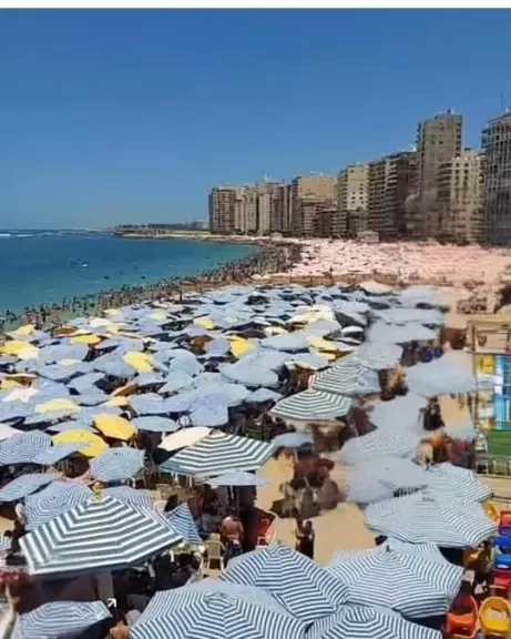 الإجازات وارتفاع درجات الحرارة يدفعان المواطنين لقضاء أوقاتهم في مصيف بلطيم