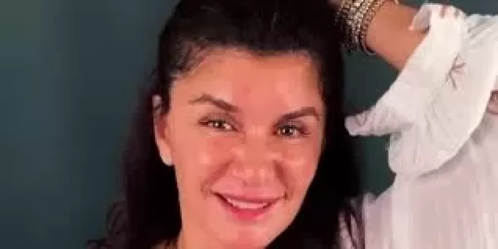 مبسوطة إن العيوب اختفت.. غادة عادل توثق رحلة خضوعها لعملية تجميل في الوجه (فيديو)