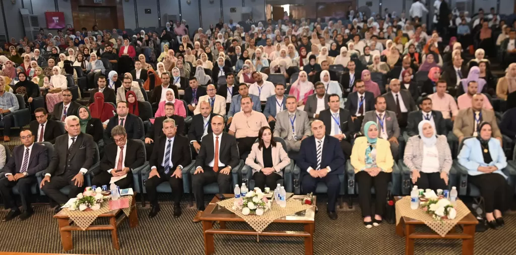 محافظ البحيرة ورئيس جامعة دمنهور يفتتحان ملتقى التوظيف الثاني بالطب البيطري