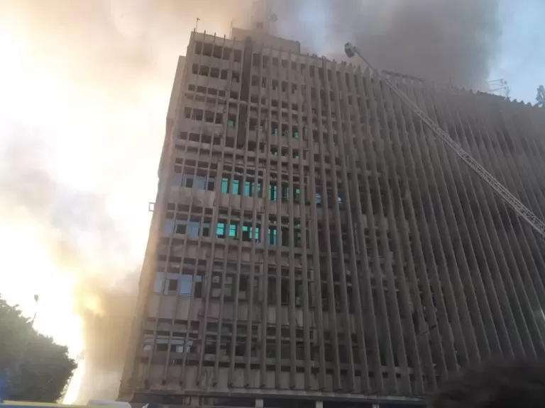 السيطرة على حريق سنترال رمسيس.. وبدء أعمال التبريد
