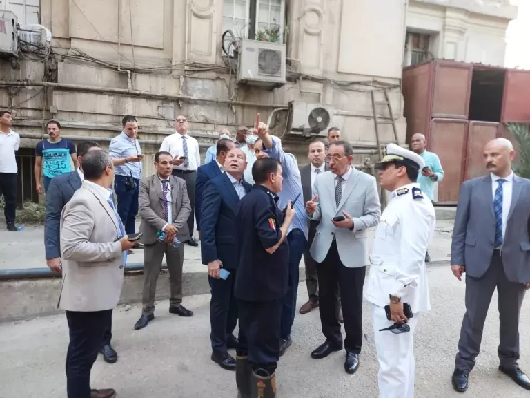 محافظ القاهرة بموقع حريق سنترال رمسيس