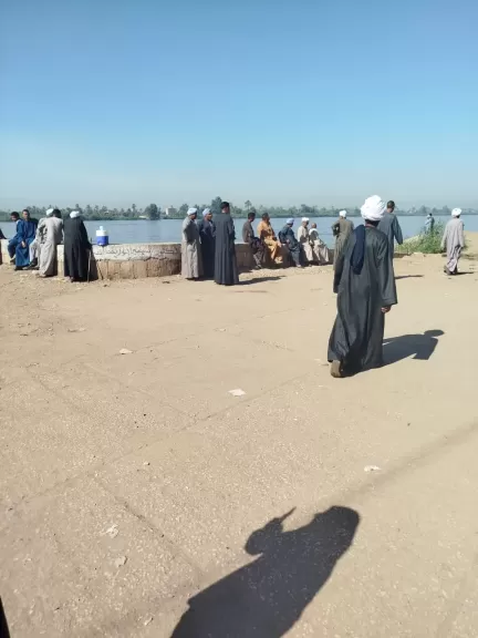 شهيدي لقمة العيش.. جهود مكثفة للبحث عن ضحايا غرق سيارة سقطت من معدية في نيل قنا لليوم الثاني