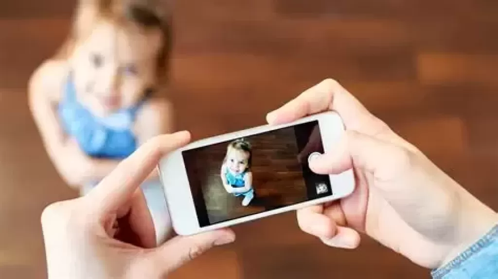 بعد استغلال الأمهات لأطفالهن.. كيف نحمي خصوصيتهم من «السوشيال ميديا»؟