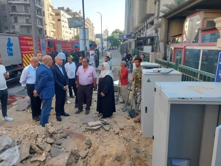 تركيب ٤ كبائن جديدة أمام سنترال« رمسيس »وربطها بالسنترالات المجاورة لسرعة عودة الخدمة.