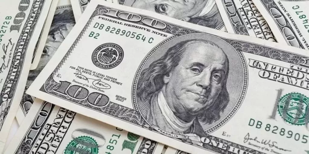 الدولار يواجه أزمة خانقة لأول مرة.. قائمة كاملة بالأسباب