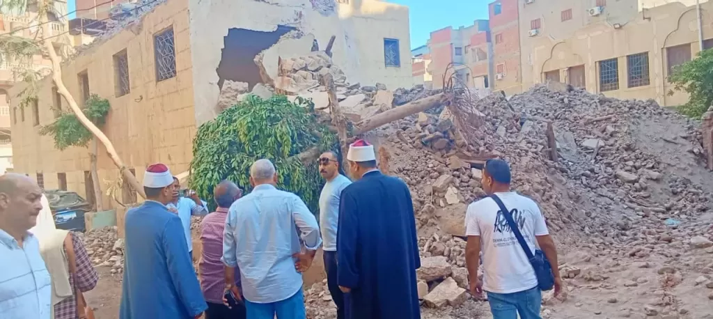 وكيل ”أوقاف الغربية” يتفقد موقع انهيار مأذنة مسجد سيدي سلامة بسمنود