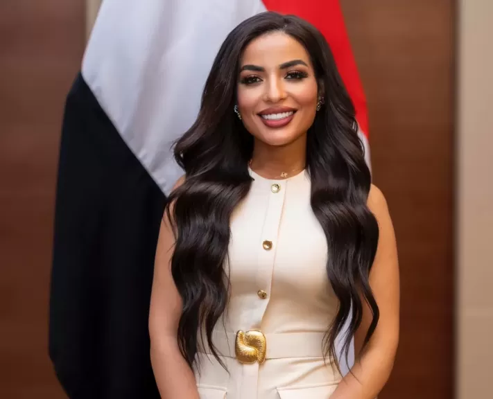 الإعلامية هدير عبد الرازق تتألق في احتفالات العيد الوطني المصري بسلطنة عمان بحضور رسمي رفيع المستوى