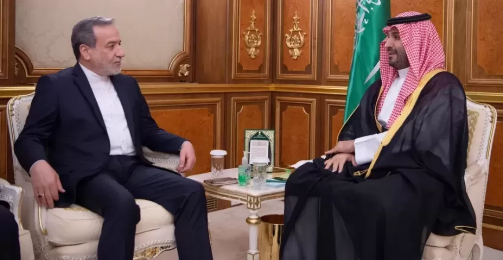 ولي العهد السعودي يلتقي وزير الخارجية الإيراني