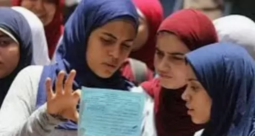 القلق يسيطر على طلاب الثانوية العامة قبل امتحان الأحياء والتفاضل والإحصاء