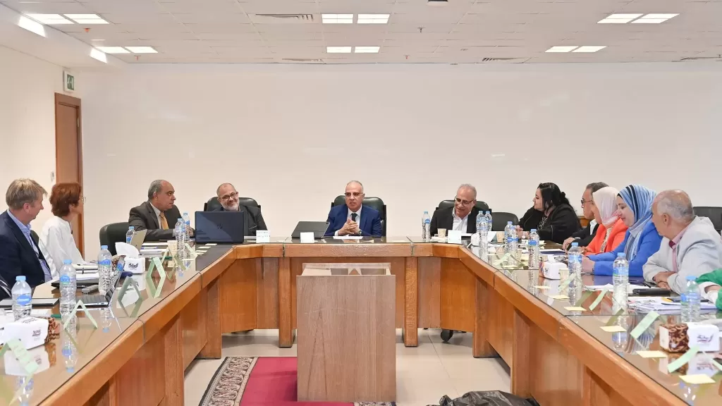 وزير الري: مشروع رائد لتثبيت خط شاطئ كفر الشيخ بمواد طبيعية لمواجهة تغير المناخ