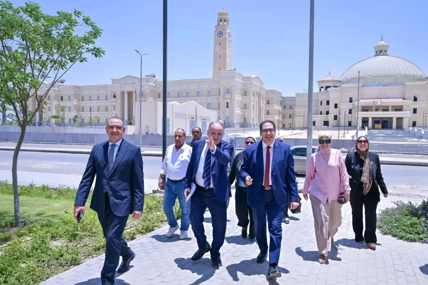 رئيس جامعة القاهرة يتفقد مقر الجامعة الاهلية بمدينة السادس من أكتوبر ويوجه بسرعة استكمال التجهيزات النهائية