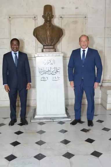 قصر العيني يستقبل سفير كوت ديفوار لبحث التعاون في إطلاق البرنامج الفرنسي الطبي ”KAF”