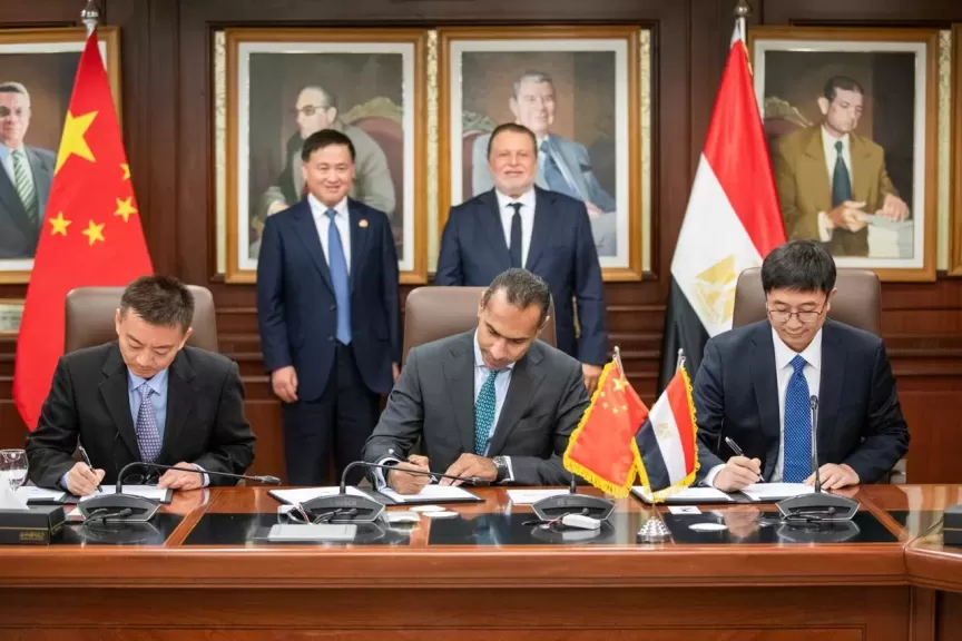 محافظ البنك المركزي يستقبل نظيره الصيني ويشهدان توقيع 3 مذكرات للتعاون المشترك