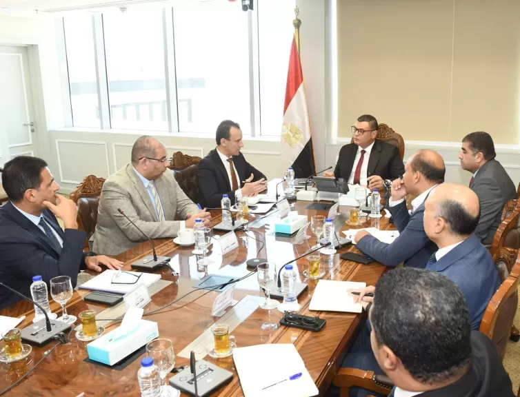 الإسكان تتابع إجراءات تشغيل منطقة الأعمال المركزية بالعاصمة الإدارية الجديدة