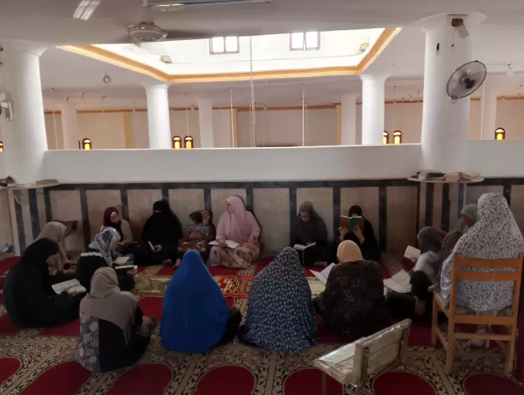 مسجد بدر بطور سيناء يستقبل سيدات المنطقة وجلسة توعوية دينية