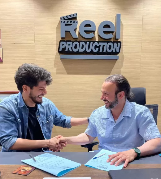 بالصور..محسن بن منصور ينضم لأسرة  فيلم حين يكتب الحب