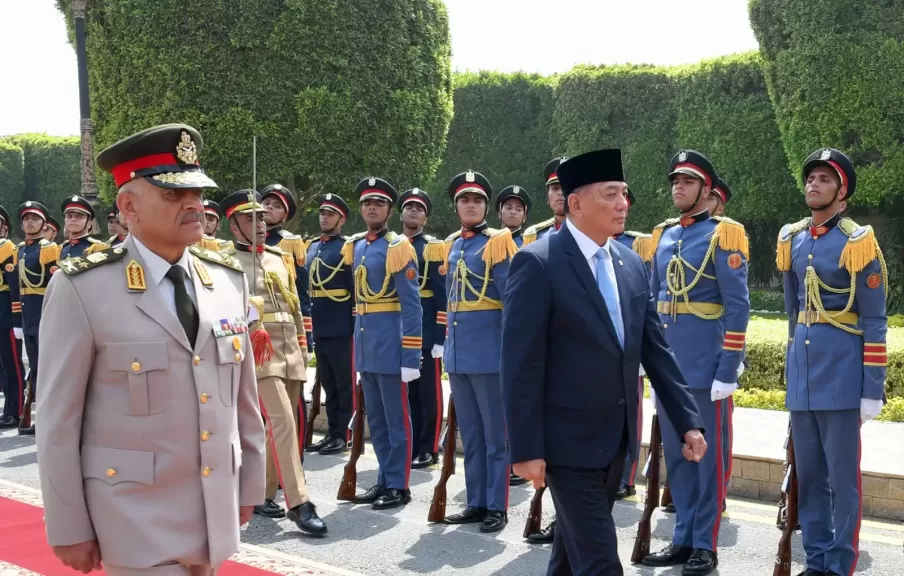 وزير الدفاع يلتقى نظيره الإندونيسي لبحث التعاون العسكري المشترك