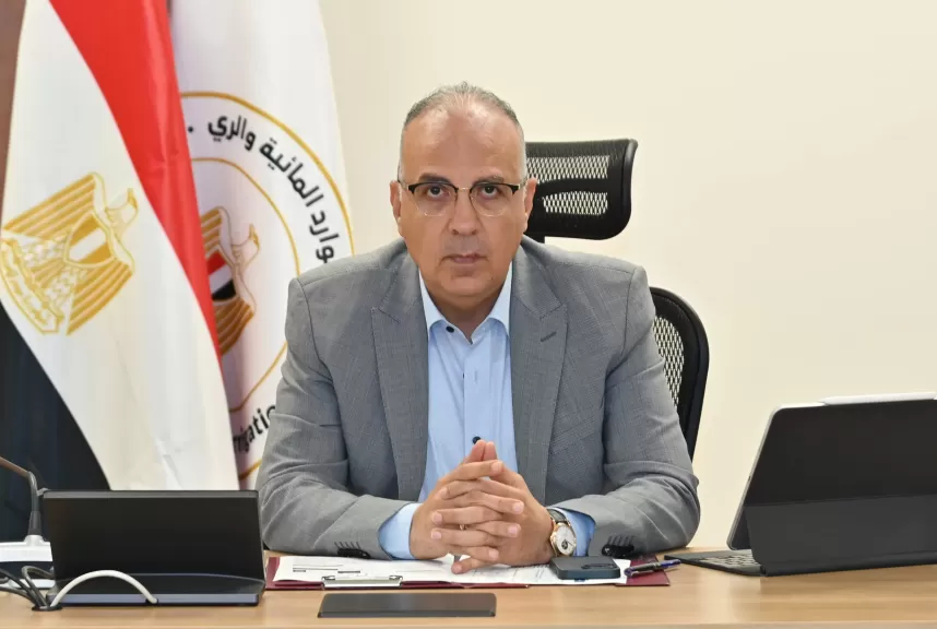 الدكتور سويلم يستعرض أحدث المعدات والتقنيات المستخدمة عالمياً في مجال تطهير وصيانة المجاري المائية