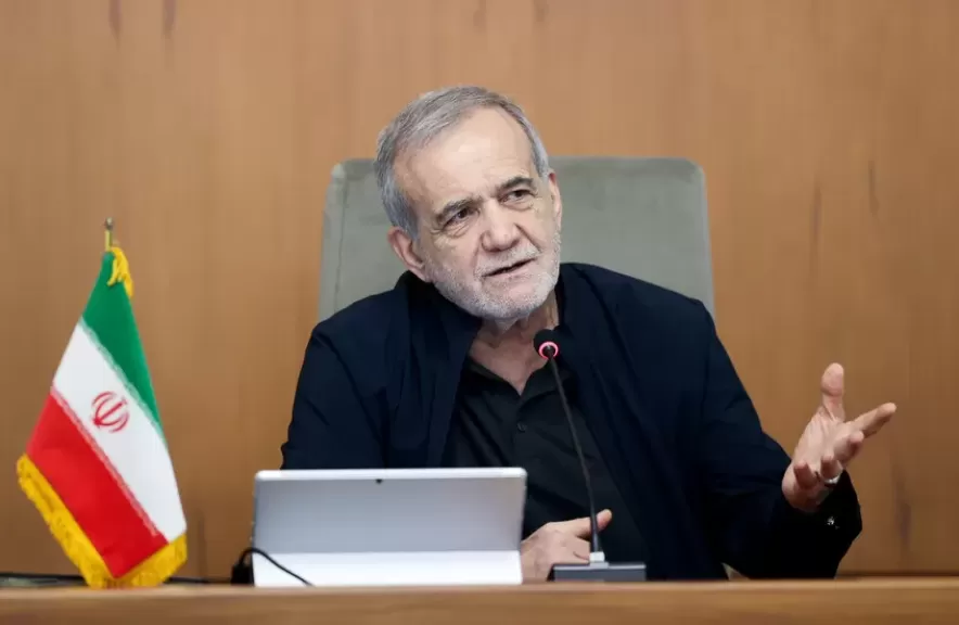 الرئيس الايراني بزشكيان: نسعى من خلال الدفع بالمسار الدبلوماسي إلى منع تكرار الحرب ولن نرضخ أبدا