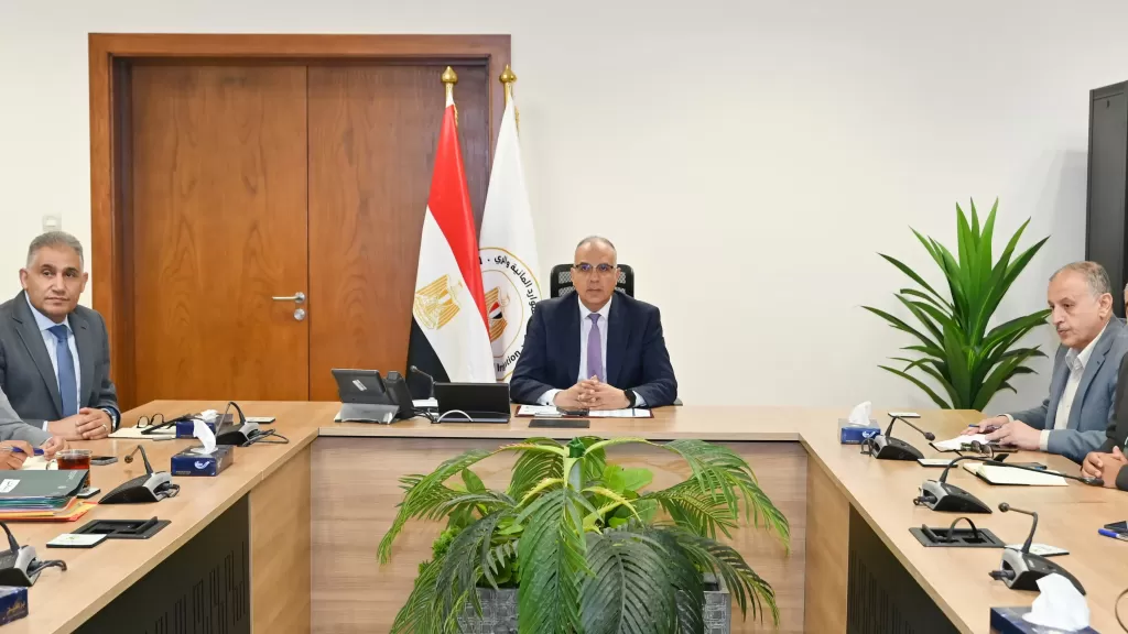 الري:تطوير تطبيق للهاتف المحمول لتجميع قياسات التصرفات من كافة المجاري المائية