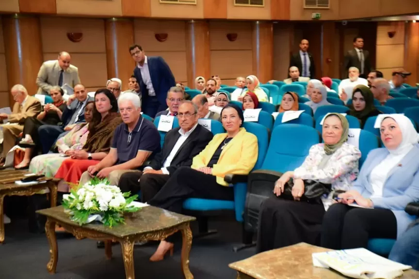 وزيرة البيئة تشارك شبكة ”رائد” فى إطلاق المرحلة الثانية من حملة ”تيراميد”