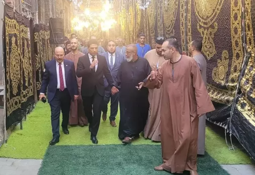 نائب محافظ سوهاج يُقدم واجب العزاء في والدة الصحفي ممدوح القعيد بمسقط رأسه بجرجا