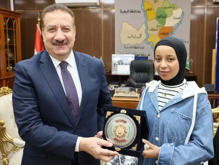 محافظ المنوفية يُكرِّم الطالبة شيماء نمرة الأولى على الجمهورية بشهادة الدبلومات الفنية التجارية