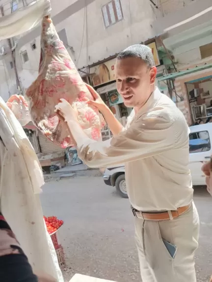 ضبط لحوم مجمدة ومصنعة مجهولة المصدر بحملة تموينية بكفر الشيخ