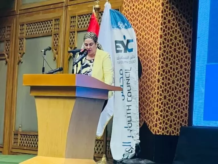بيبرس تدعو لتضافر جهود الحكومات والمجتمع المدني والمؤسسات التعليمية والدينية لمواجهة التحديات التي تواجه الشباب