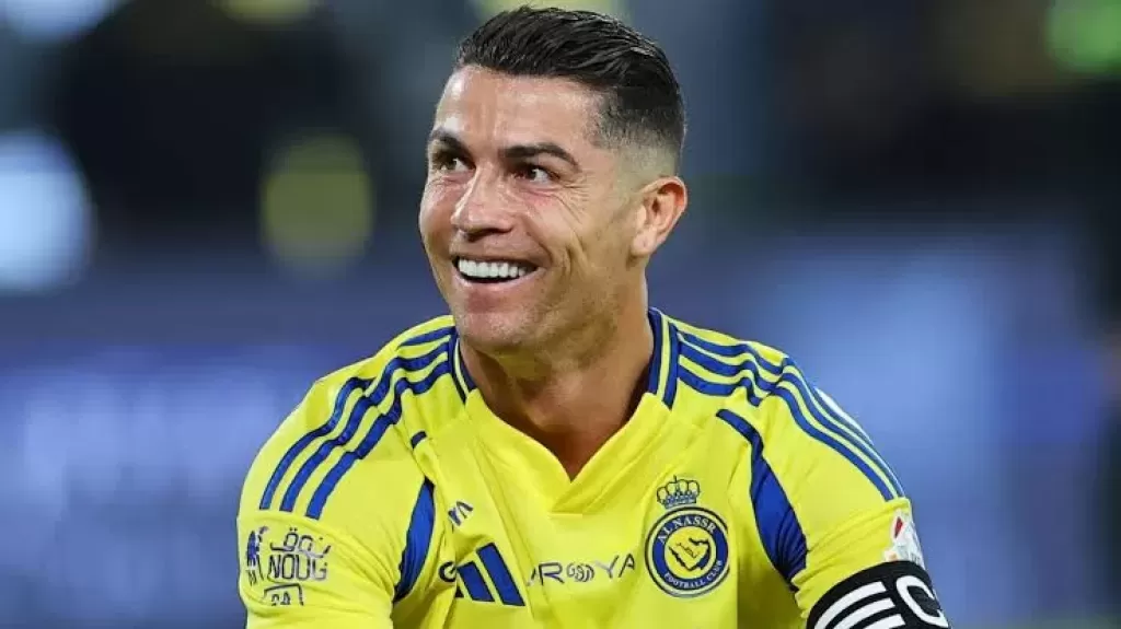 رونالدو يتوج بجائزة لاعب الموسم في السعودية بتصويت الجماهير