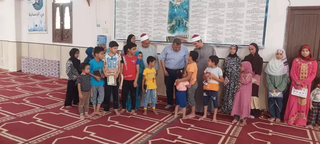 رئيس مدينة أبوزنيمة يتابع النشاط الصيفى بالمساجد