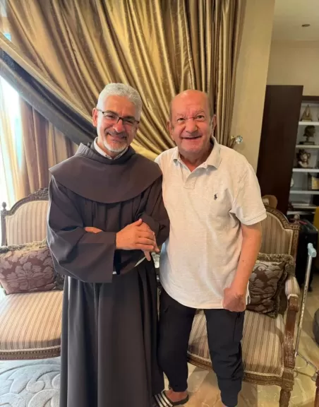 خروج لطفي لبيب من المستشفى بعد الاطمئنان على صحته