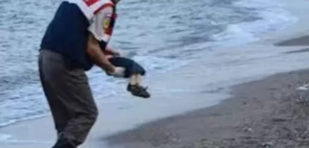 مدمن مخدرات يُنهي حياة نجل شقيقه غرقًا بكفر الشيخ ويبلغ والده بالواقعة