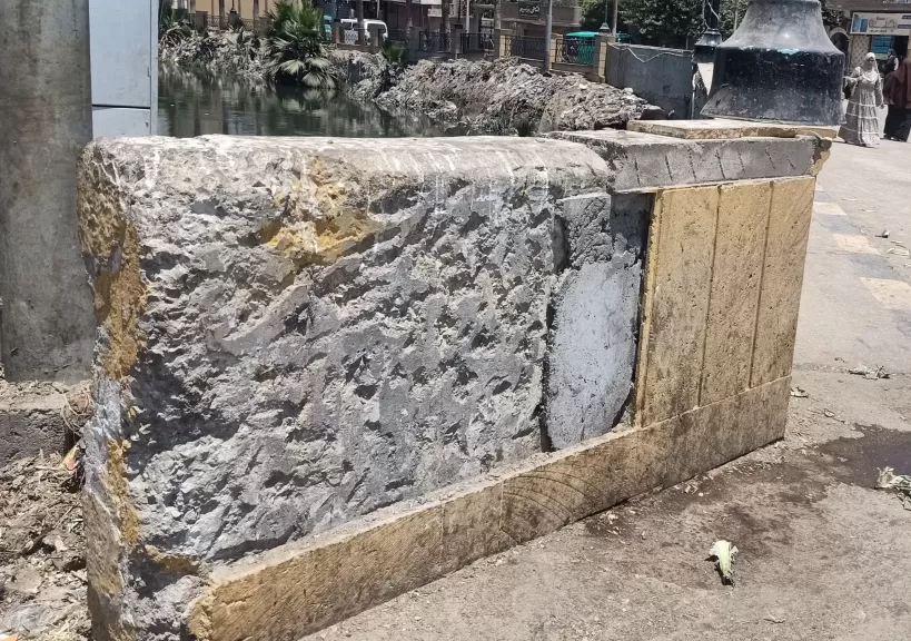 تحطمت أجزاء منه بسبب لودر الوحدة.. كورنيش شنوان ضحية الإهمال وغياب الوحدة المحلية