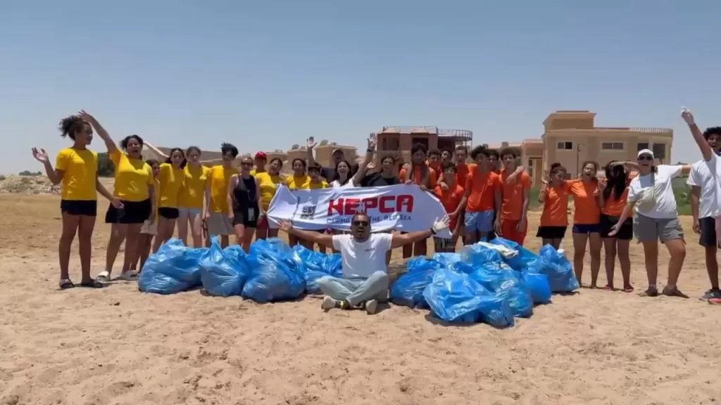 محميات البحر الأحمر وهيبكا ينظمون حملة  نظافة للشواطى وقاع البحر بمنطقة المركز السياحى بالغردقة