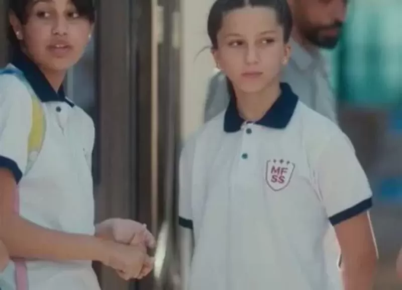 لارا السكري حفيدة شريف منير تخطف الأنظار في أول ظهور تمثيلي لها بمسلسل «كتالوج»