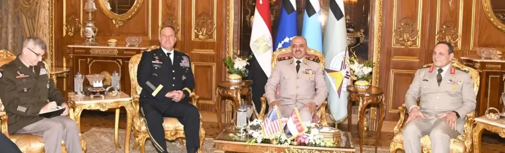 رئيس الأركان يبحث مع قائد القيادة المركزية الأمريكية التعاون العسكري المشترك