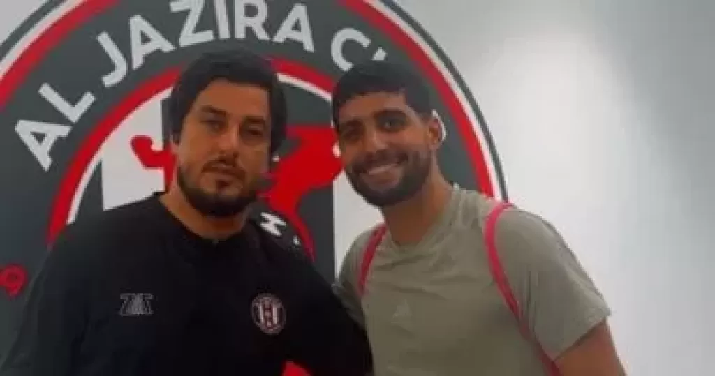إبراهيم عادل يظهر مع لاعب سابق فى الجزيرة الإماراتى قبل الإعلان رسمياً