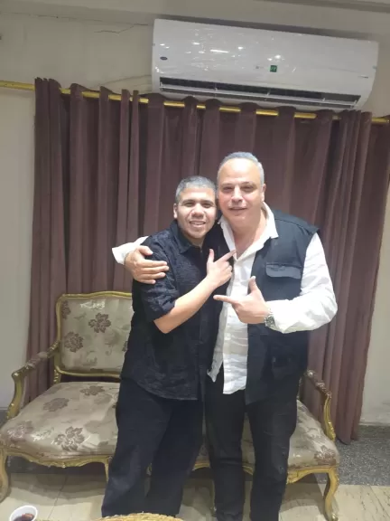 بناءا على طلبه .. تامر عبدالمنعم يقرر تأجيل حفل عمر كمال بالأسكندرية إلى موعد لاحق