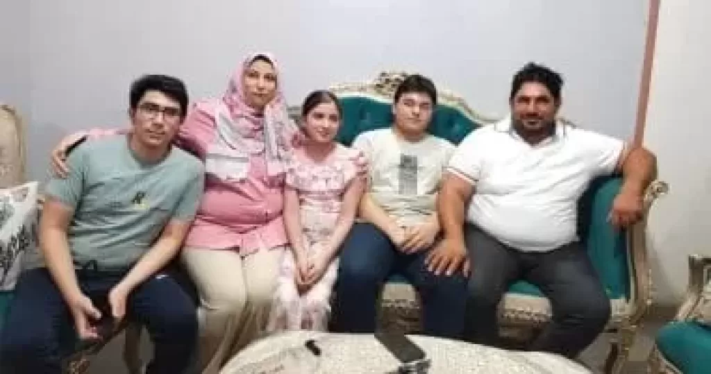 فرحة عارمة بمنزل الرابع علمى رياضة.. ”حققت إنجاز كبير بمساعدة أسرتي ونفسى اطلع مهندس”
