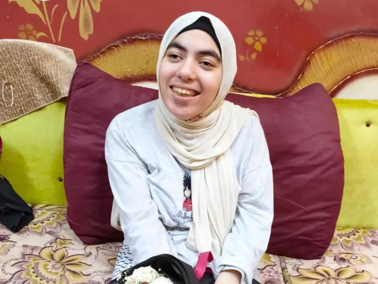 ”من بين الألم خرج الأمل”.. ياسمين الكومي تتحدى مرضها النادر وتحصد 88% في الثانوية العامة