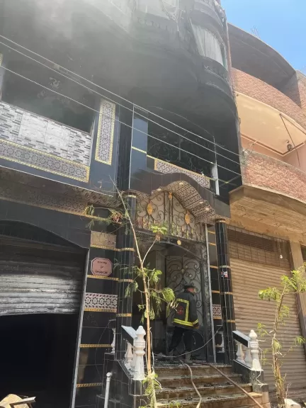 مصرع عامل في حريق مصنع فايبر بقليوب والحماية المدنية تسيطر