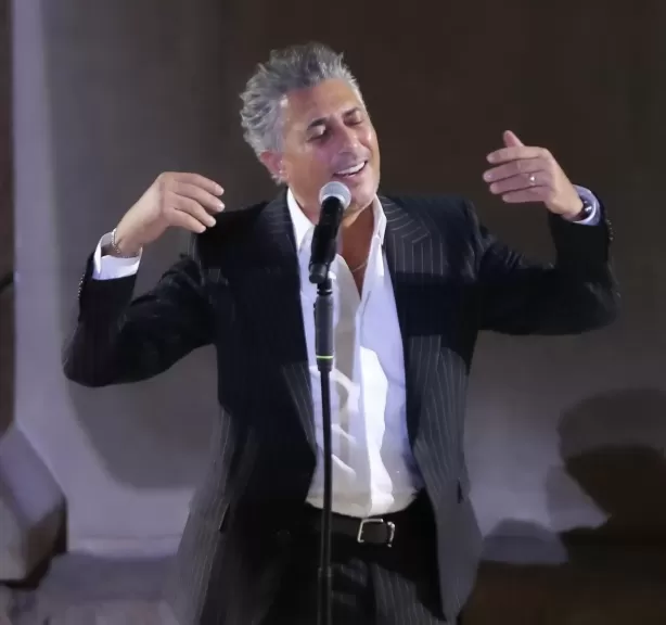 بالصور..الأردن عمر العبداللات يشعل افتتاح ”مهرجان جرش 39”