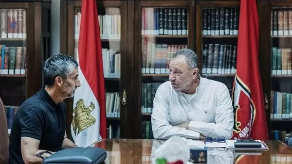 اجتماع مرتقب بين الخطيب وريبيرو لحسم 3 ملفات حاسمة في الأهلي