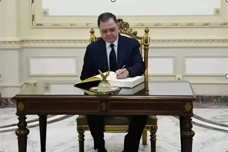 وزير الدخلية اللواء محمود توفيق
