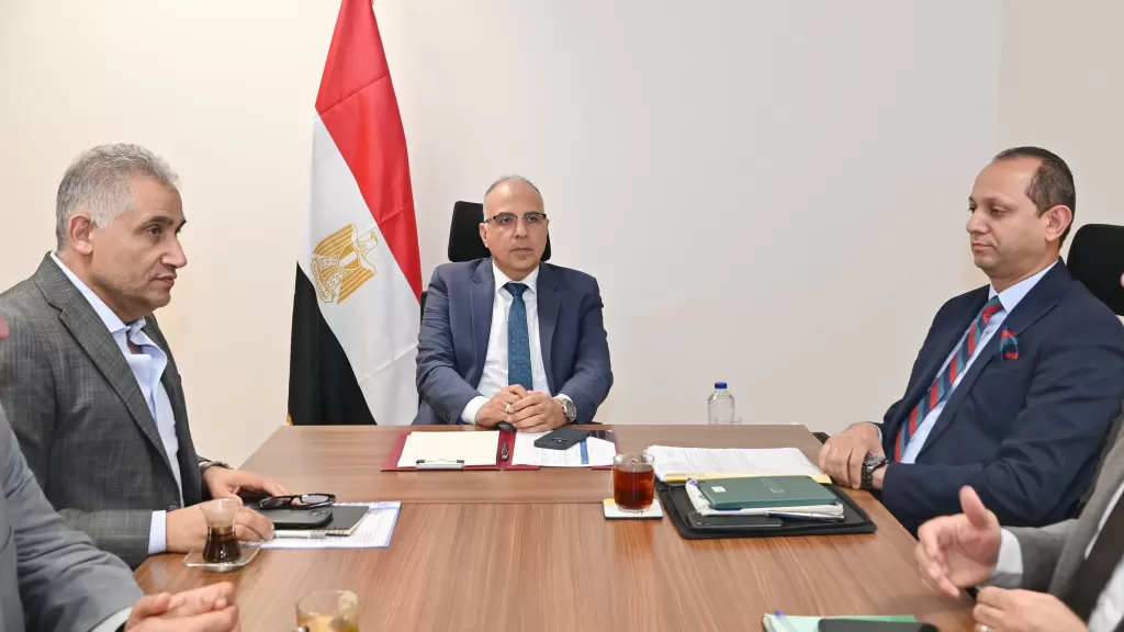 الري: مجهودات كبيرة لمكافحة الحشائش المائية وورد النيل والحد من انتشارها